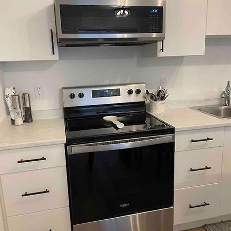 Adorable 1 Bedroom Suite- A Skip To Galloping Goose 維多利亞 外观 照片