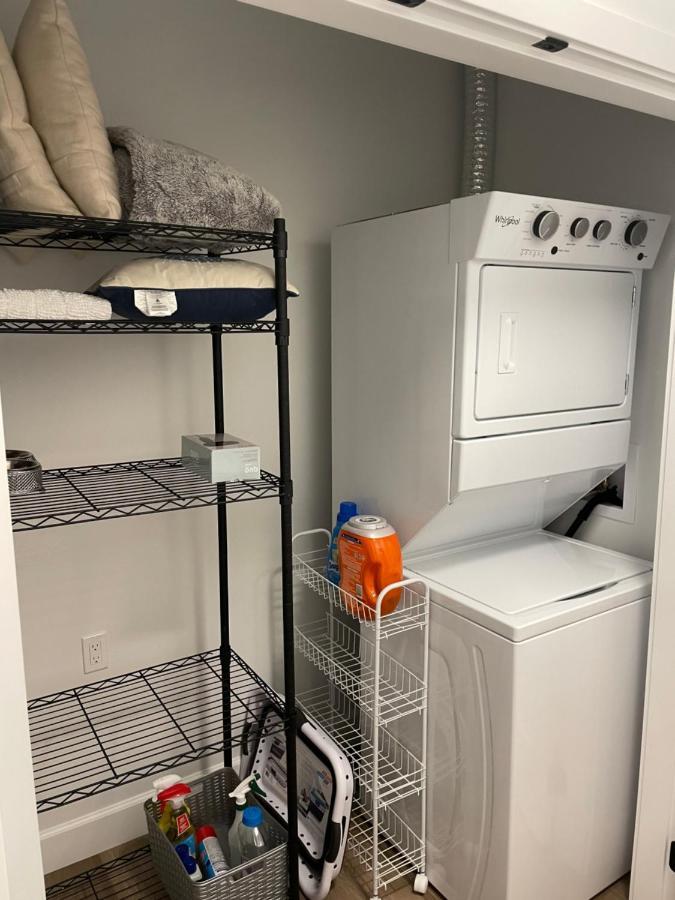 Adorable 1 Bedroom Suite- A Skip To Galloping Goose 維多利亞 外观 照片