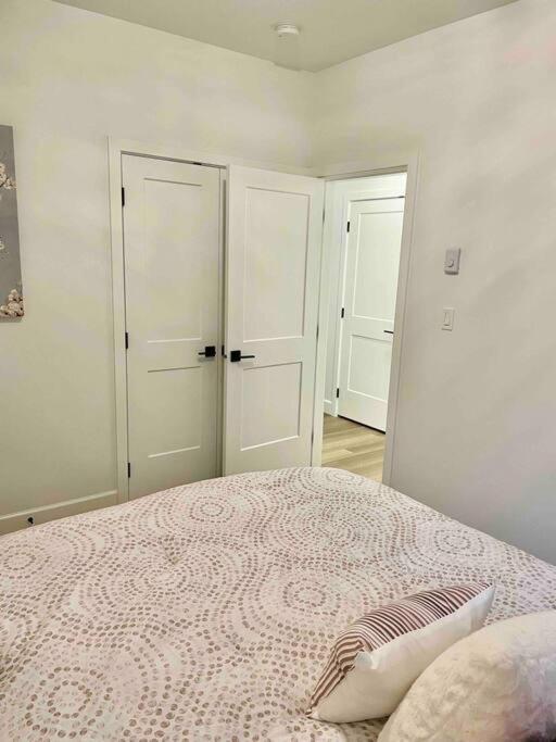 Adorable 1 Bedroom Suite- A Skip To Galloping Goose 維多利亞 外观 照片