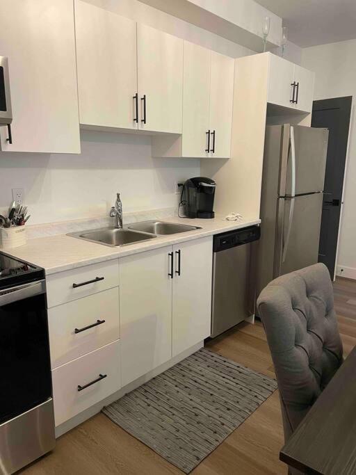Adorable 1 Bedroom Suite- A Skip To Galloping Goose 維多利亞 外观 照片