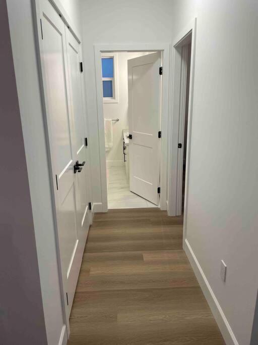 Adorable 1 Bedroom Suite- A Skip To Galloping Goose 維多利亞 外观 照片