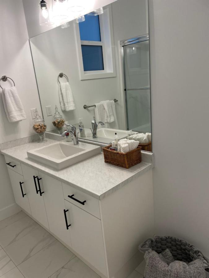 Adorable 1 Bedroom Suite- A Skip To Galloping Goose 維多利亞 外观 照片